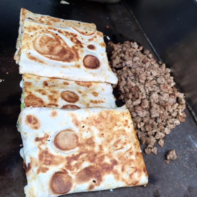 Quesadilla Suiza.